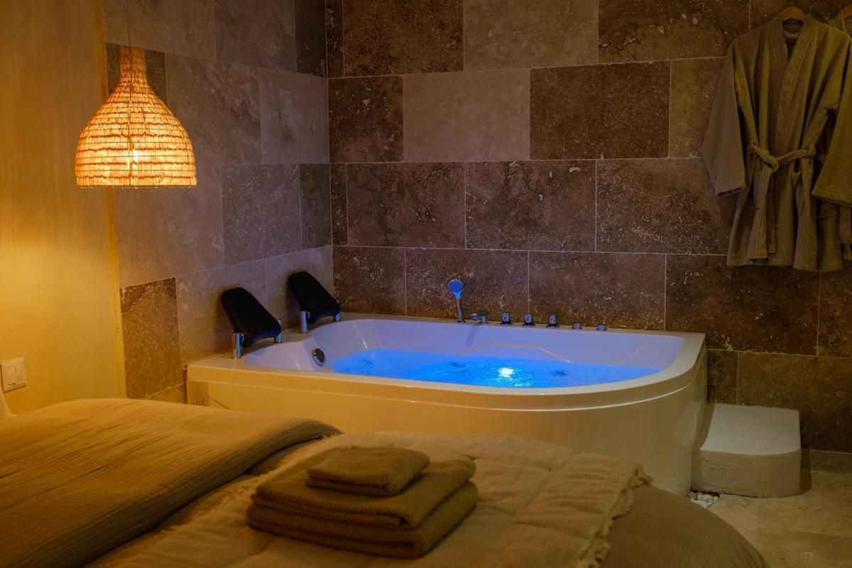 Ama, Avec Baignoire Balneo Et Sauna Prive Avignon
