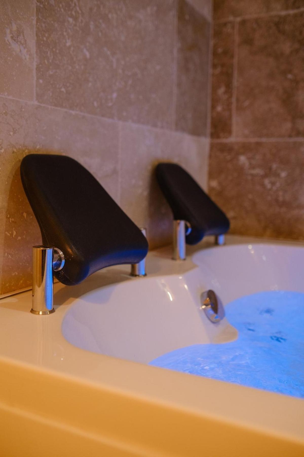 Ama, Avec Baignoire Balneo Et Sauna Prive *